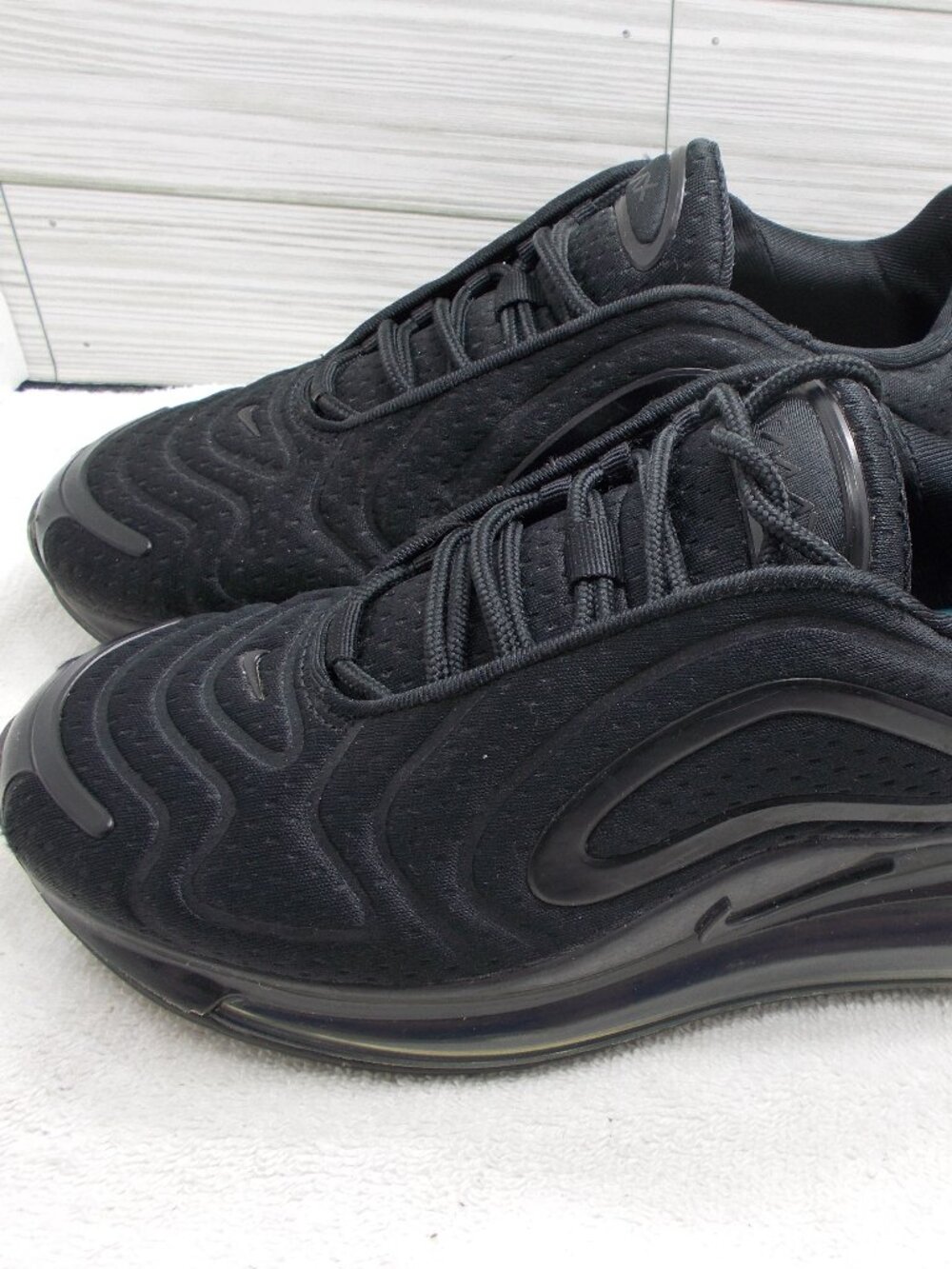 Nike Air Max 720 Triple Black AR9293-015 Women’s Size 8 Running Shoes